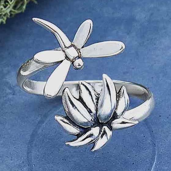 Nina Designs - Vente Bague de cocktail/de cérémonie - Bague ajustable en argent sterling avec libellule et lotus0