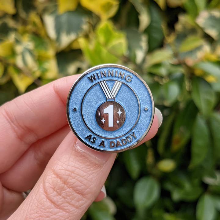 T & Belle – wholesale Lapel pin/button – Winning as a Daddy Blue Enamel Pin Badge1