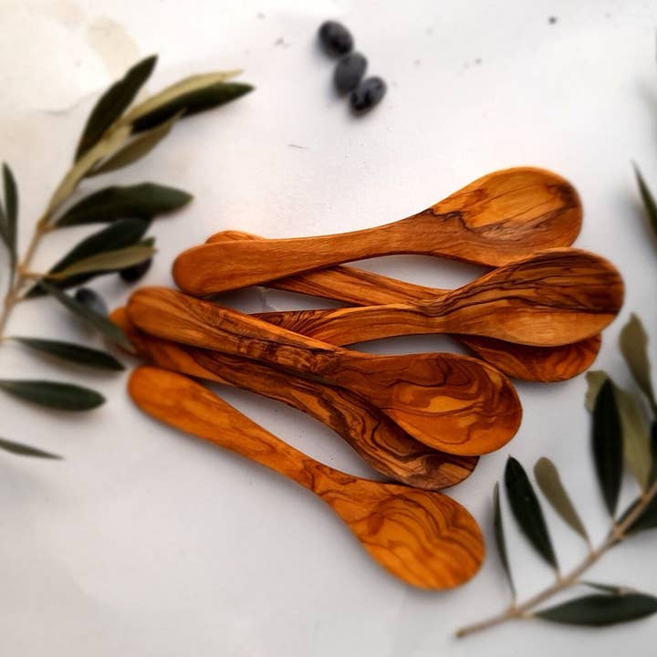 set of 6 spoons made of Tunisian olive wood for wholesale by Next Day Shop