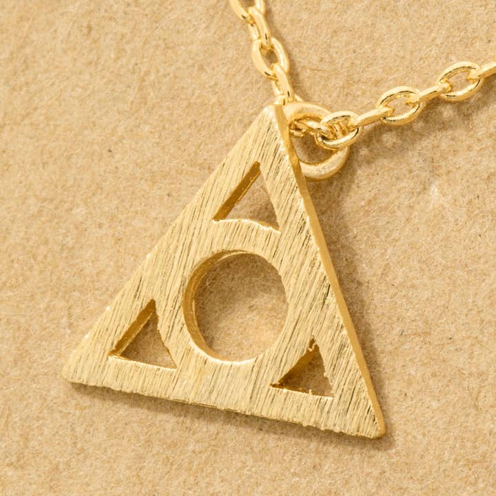 OURO Colar com Pendente de Círculo e Triângulo para venda a revendedores na Faire2