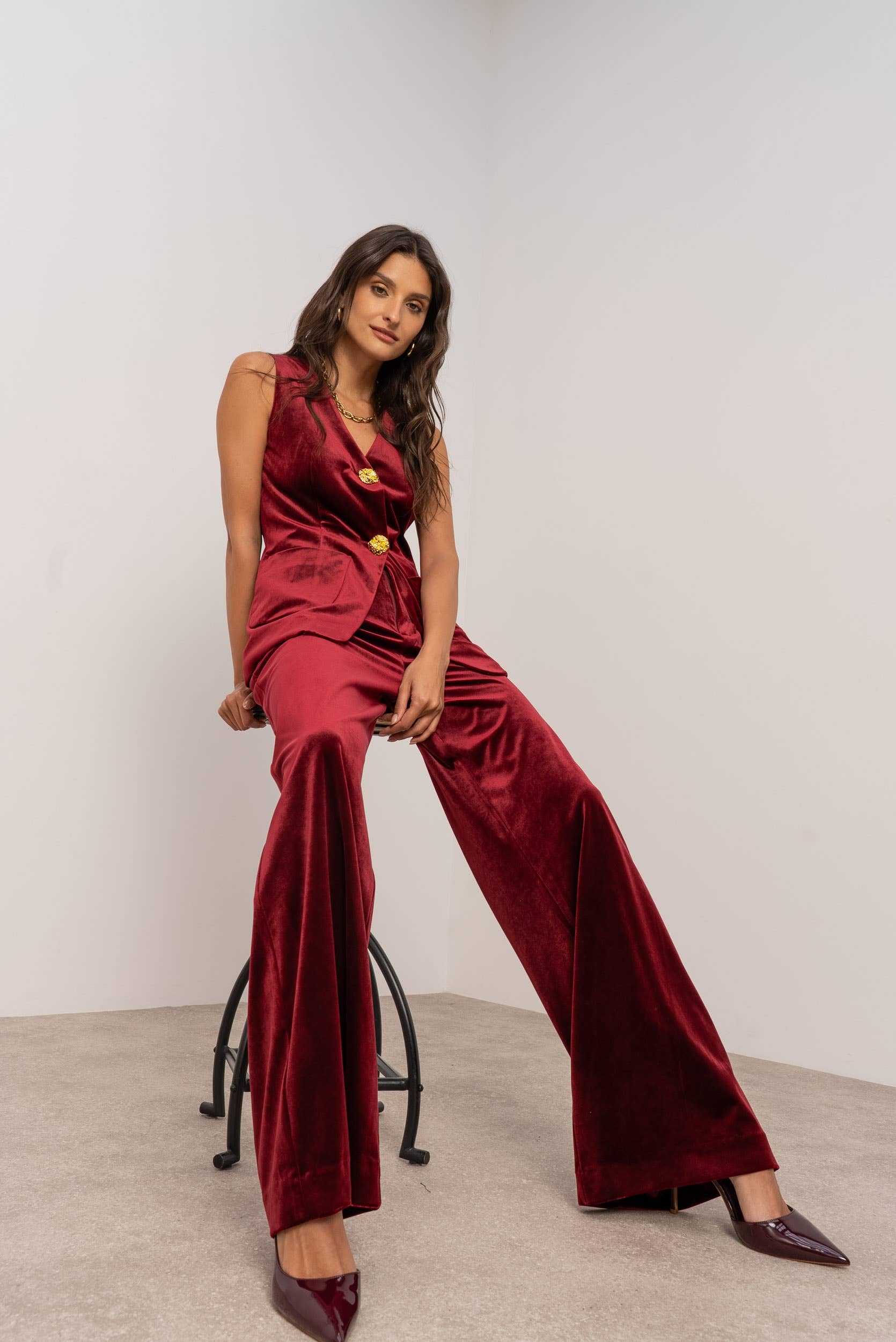 Attentif Paris – Engroshandel Habitvest – til kvinder – Lang velourvest med guldknapper4