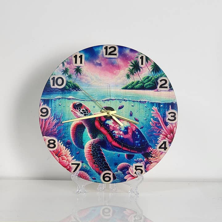 Horloge Murale en Bois - Tortue Tropicale Bleu et Rose pour la vente par BoisMagique