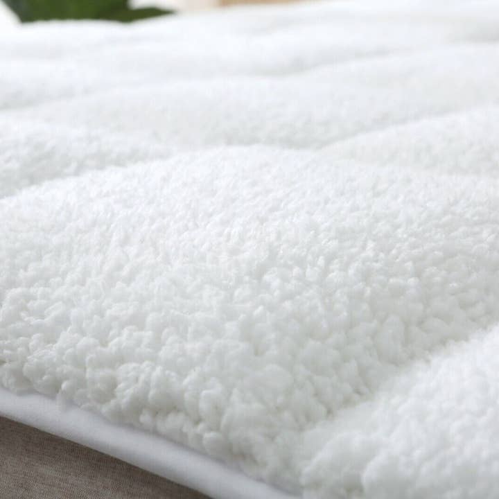 Pretty Little Bed - Wholesale Mattress pad/protector - Sherpa Teddy Mattress Topper Protector3