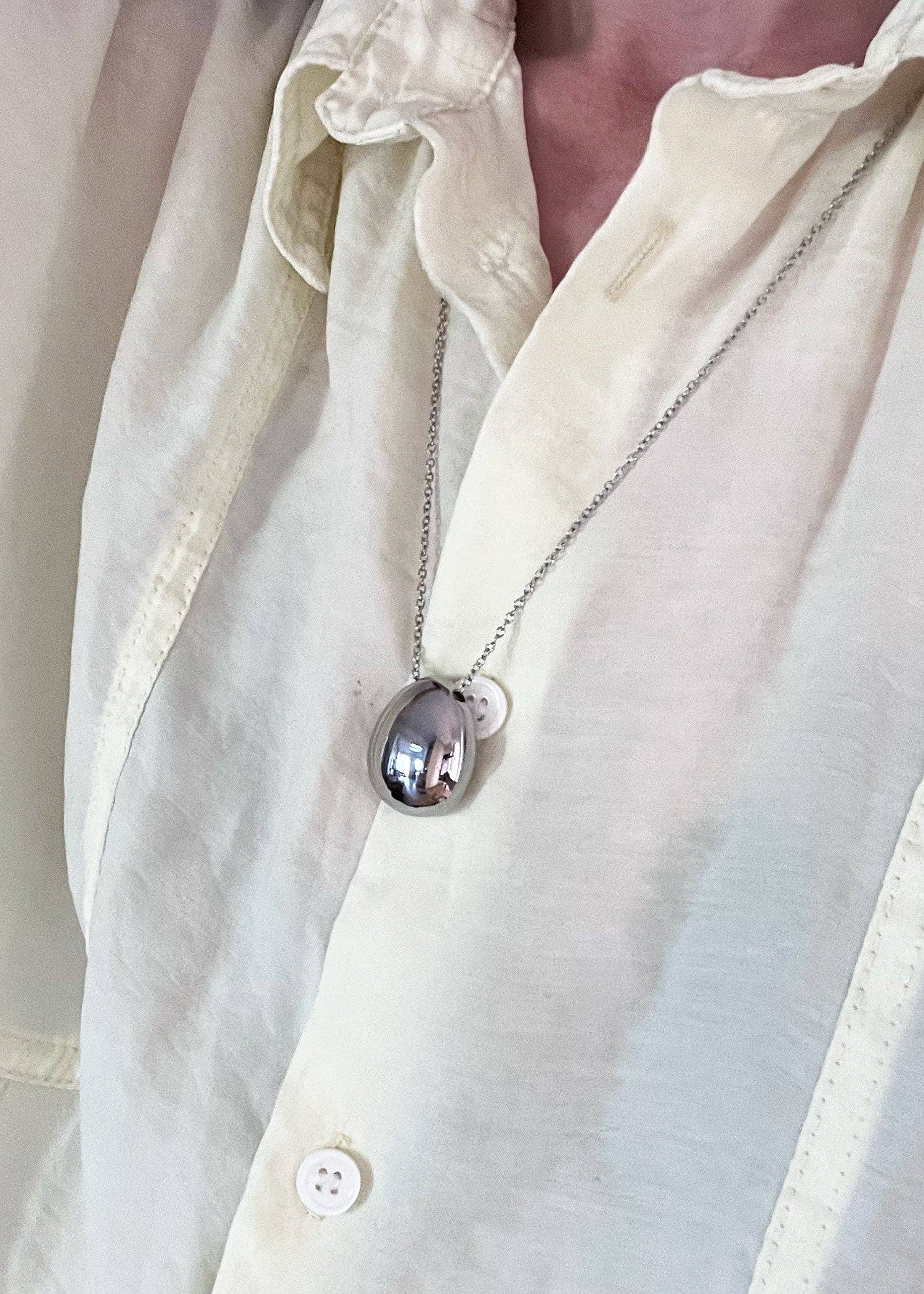 About November – wholesale Pendant/charm necklace – Kin Pebble Necklace Silver1