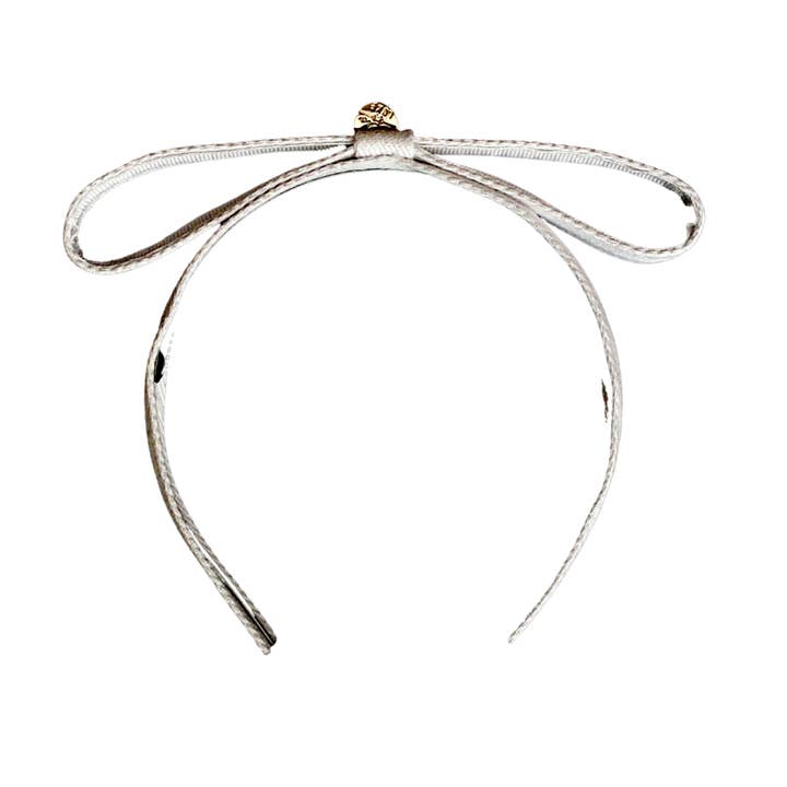 Fascia per capelli con fiocco in twill Maddy Bianco per la vendita all'ingrosso da parte di Halo Luxe