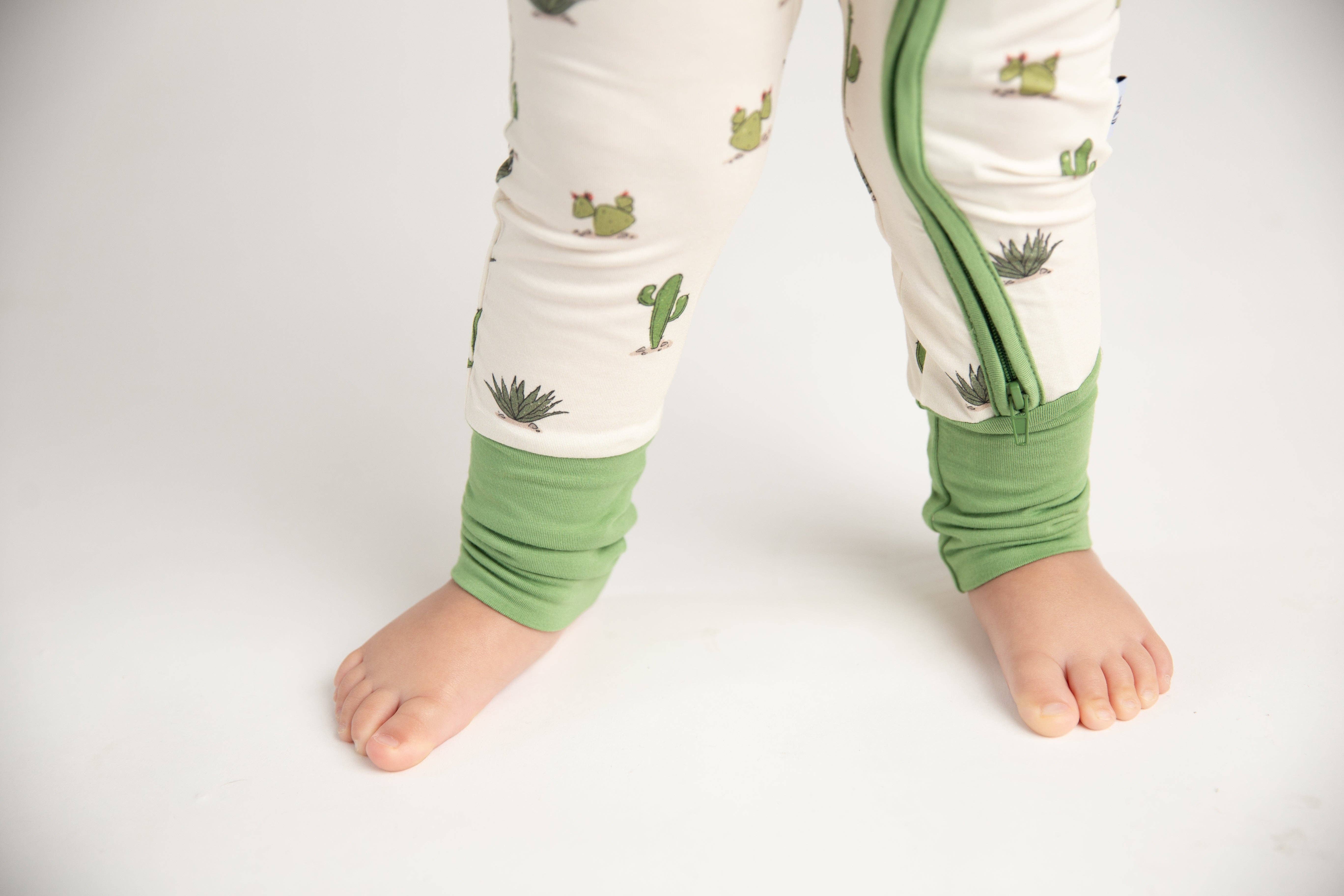 The OVer Company - Wholesale Slaappak - Baby - Cactus Cuddles romper van bamboe2