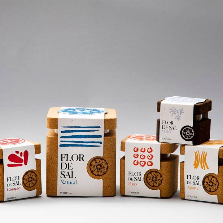 Salmarim - Wholesale Salt - natural fleur de sel in cork salt shaker red dot award2