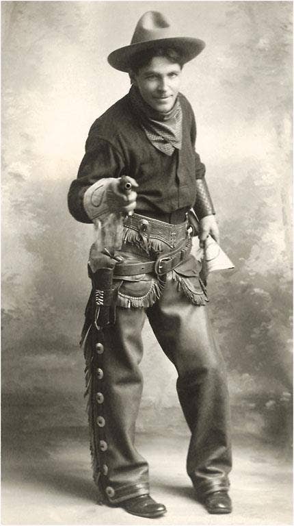 Found Image Press - Vente Assortiments de papeterie/cartes - Carte de vœux CB-66 Cowboy pointant un pistolet0