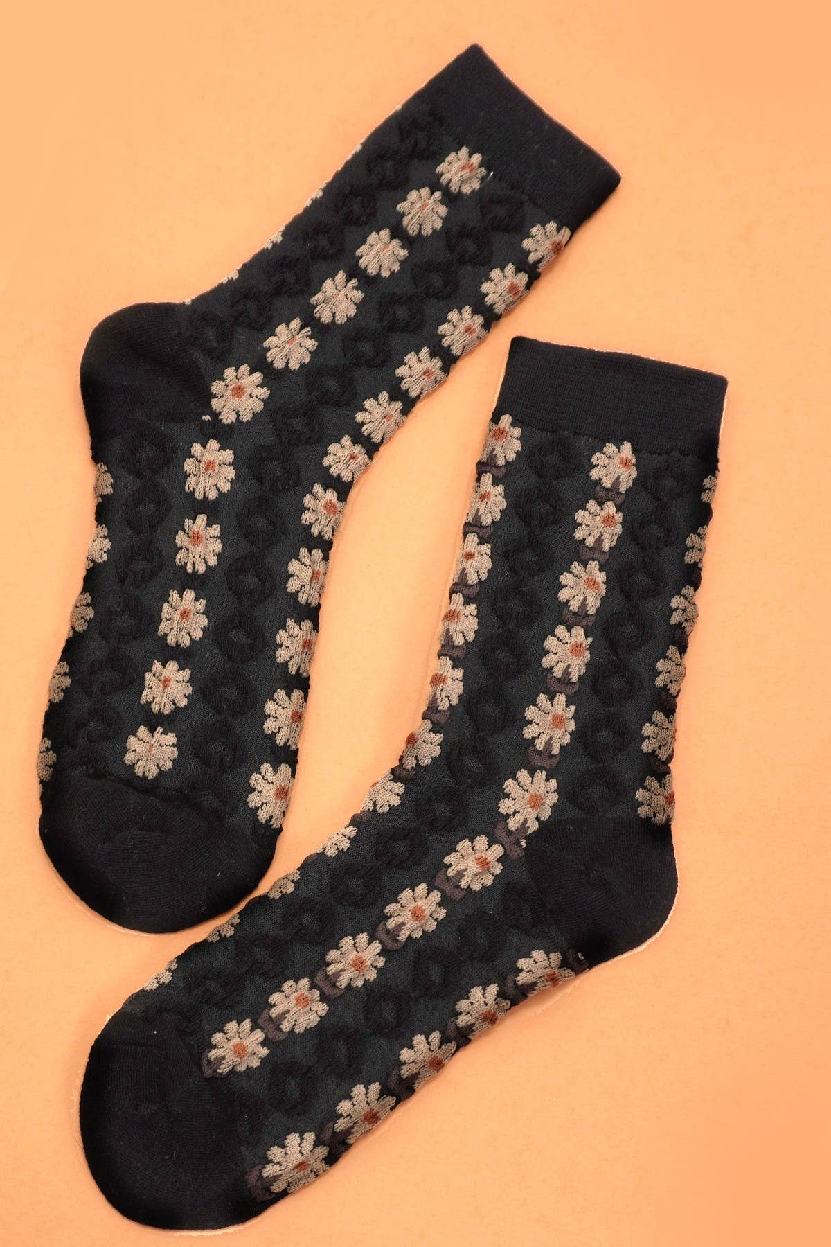 JOSSLYN by wall to wall - Wholesale Socks - Women's - DAISY TEXTURED FLORAL CASUAL WOMAN SOCKS | 40S020650
