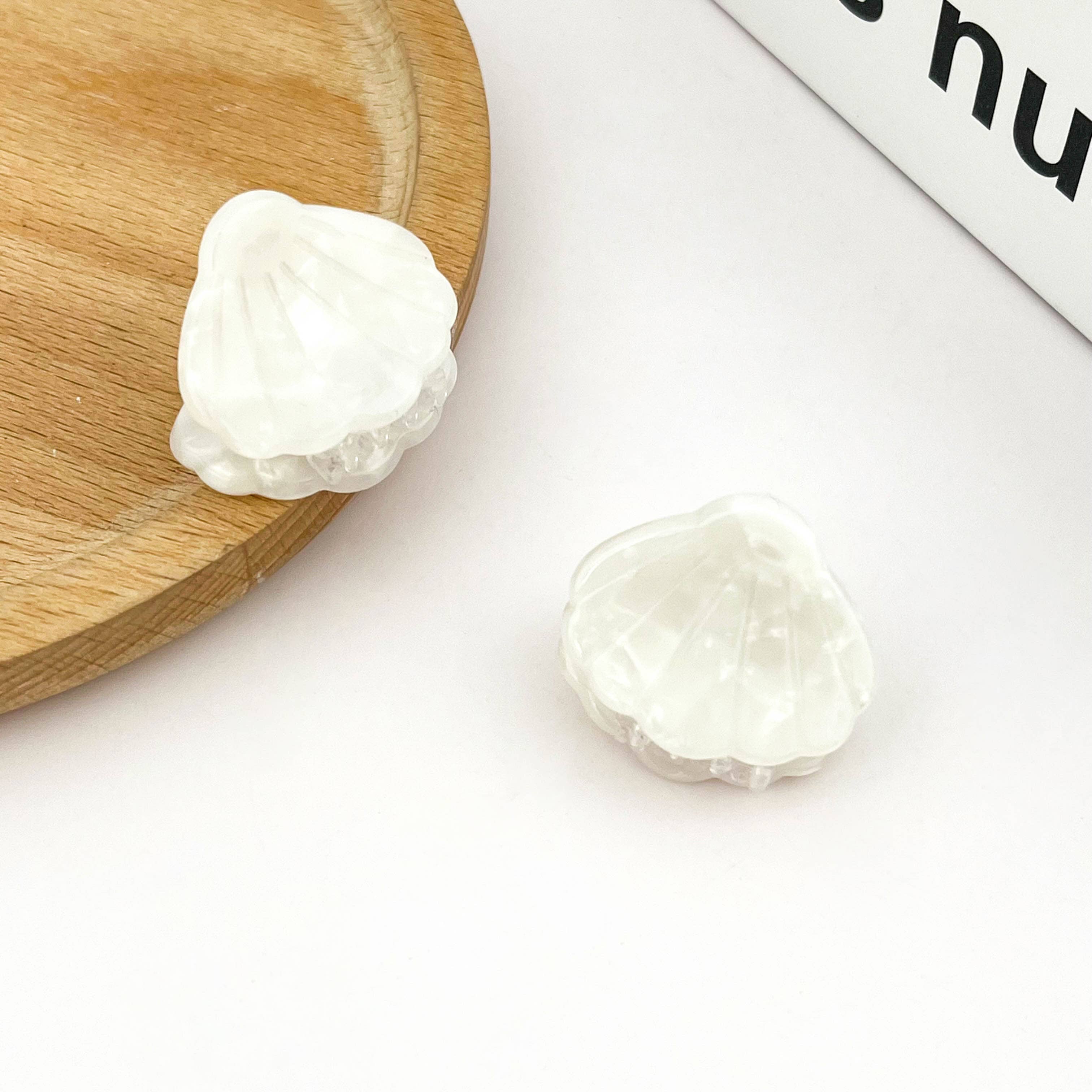 TheDivaSoap - Wholesale Hair Clip - Women's - Ocean Shell Mini Claw Clip, Beach-Inspired Hair Clip1