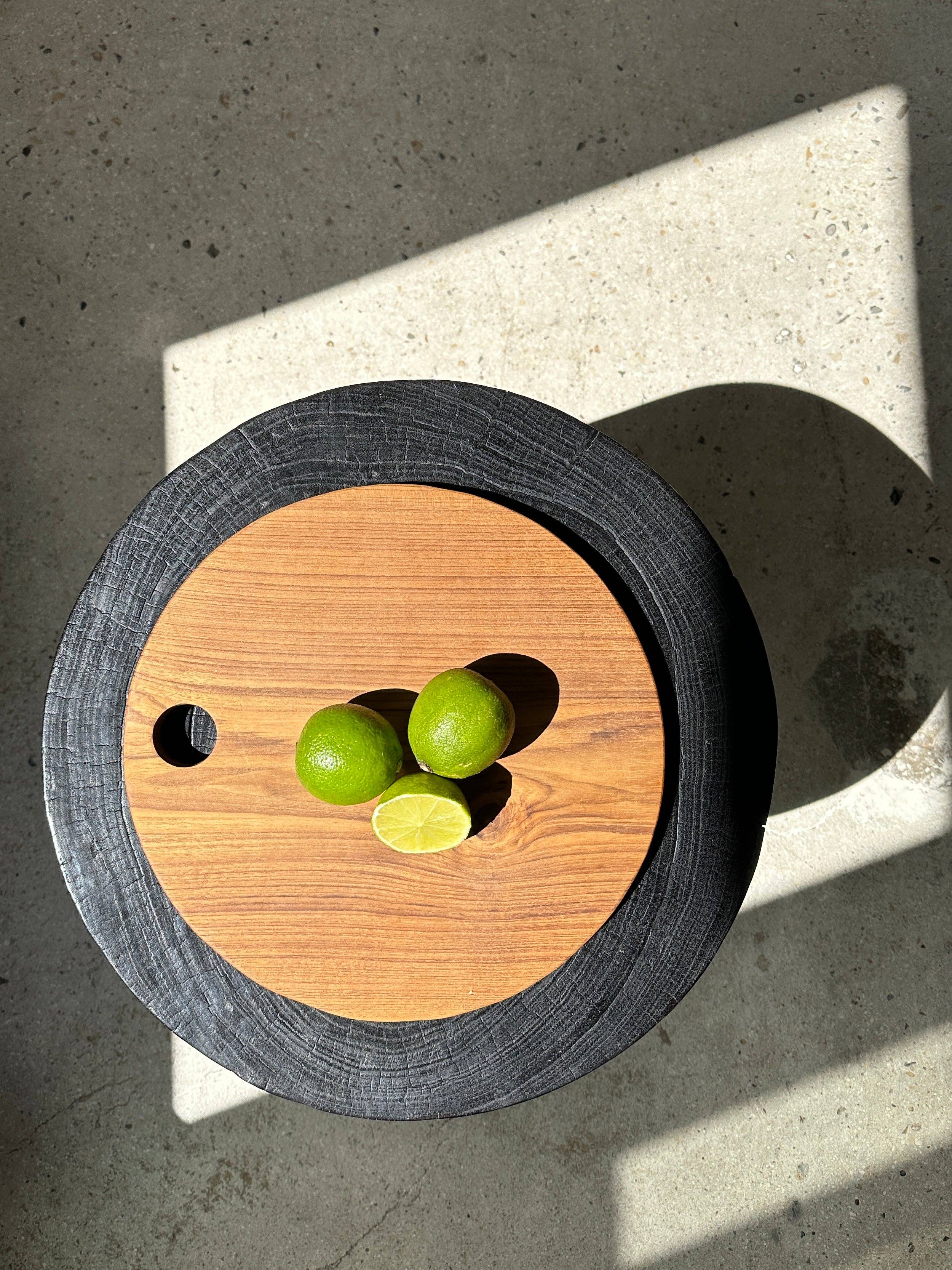 Office Objets – wholesale Skärbräda – Rund skärbräda i urholkad teak D:30102