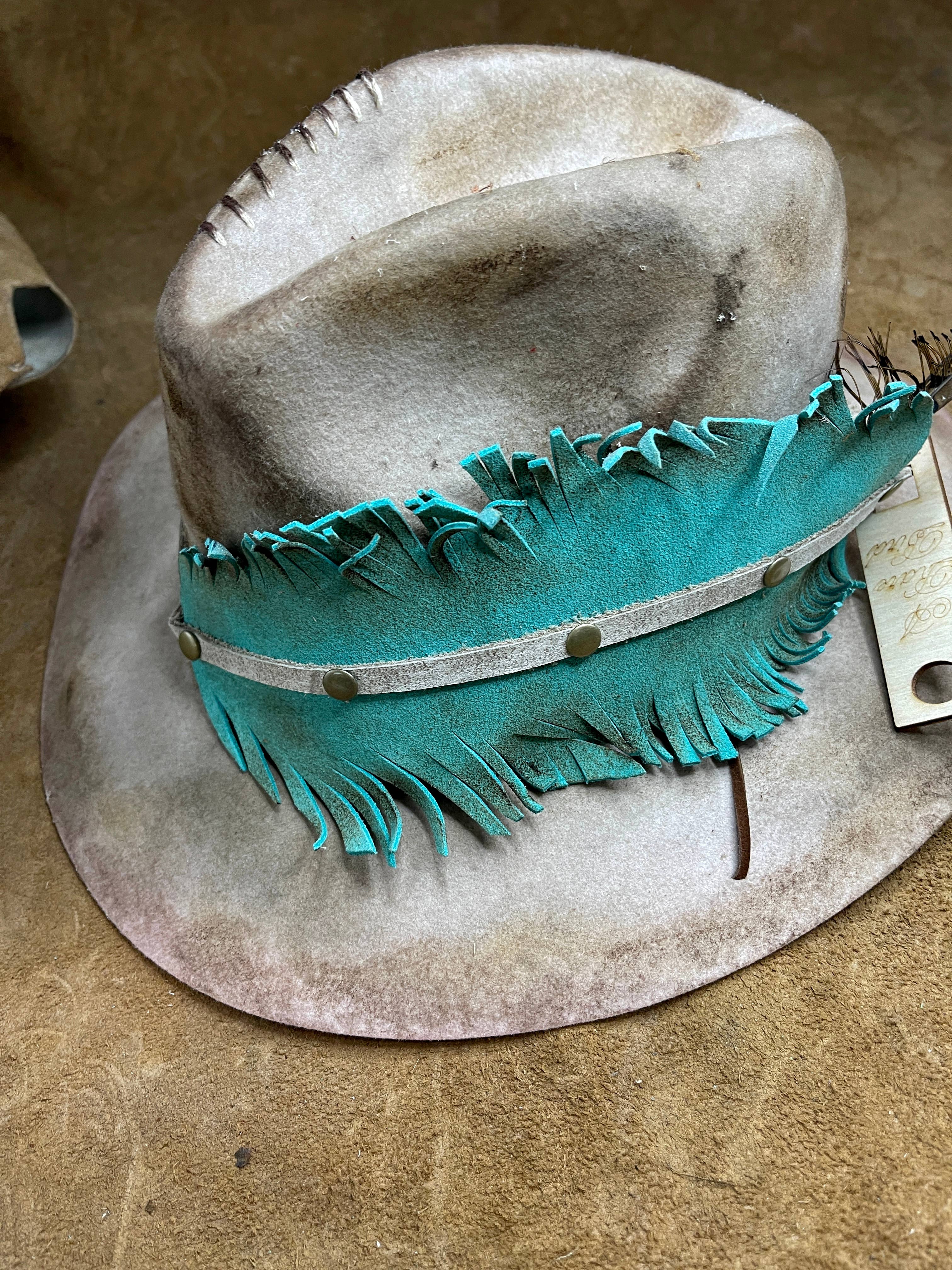 A Rare Bird Shop - Vente Accessoire pour chapeau – femme - Bandeau en plumes turquoise découpé à la main2