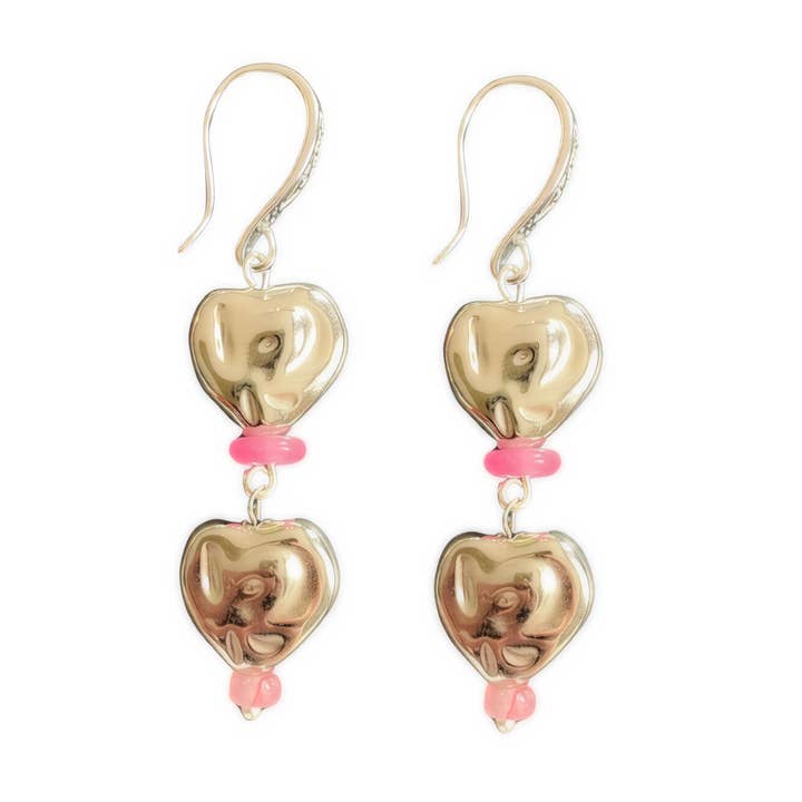 Dolcezza – Orecchini a Cuore Pendenti in Argento e Rosa (Edizione Giocosa) per la vendita all'ingrosso da parte di Lucy Andy Jewellery