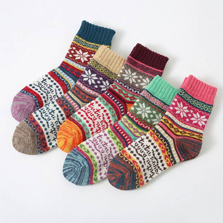 ACCITY - Wholesale Socks - Women's - WOMEN VERTICAL STRIPED SOCKS 5 PAIRS PER PACK_CWMS0696