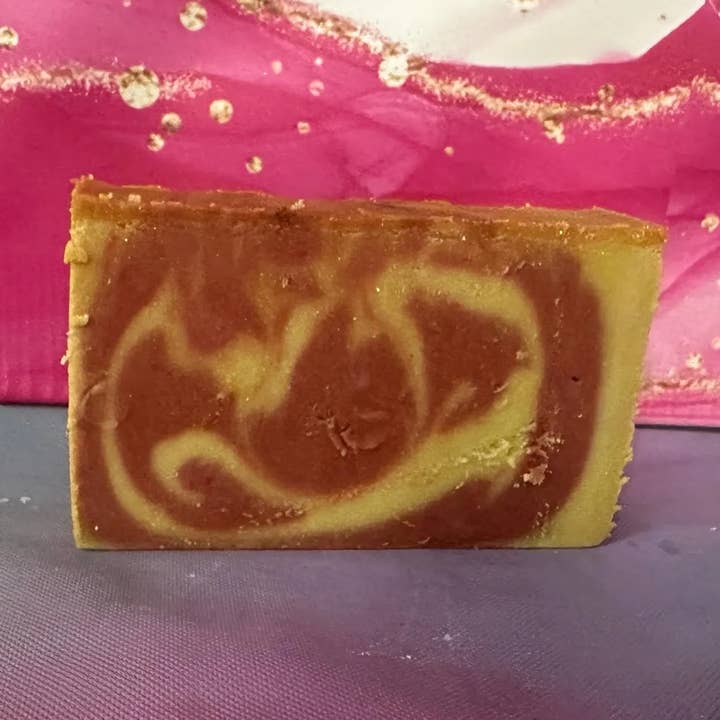 Warme Appelcrisp Zeep 113g voor wholesale door Squeaky Clean Luxurious Soaps