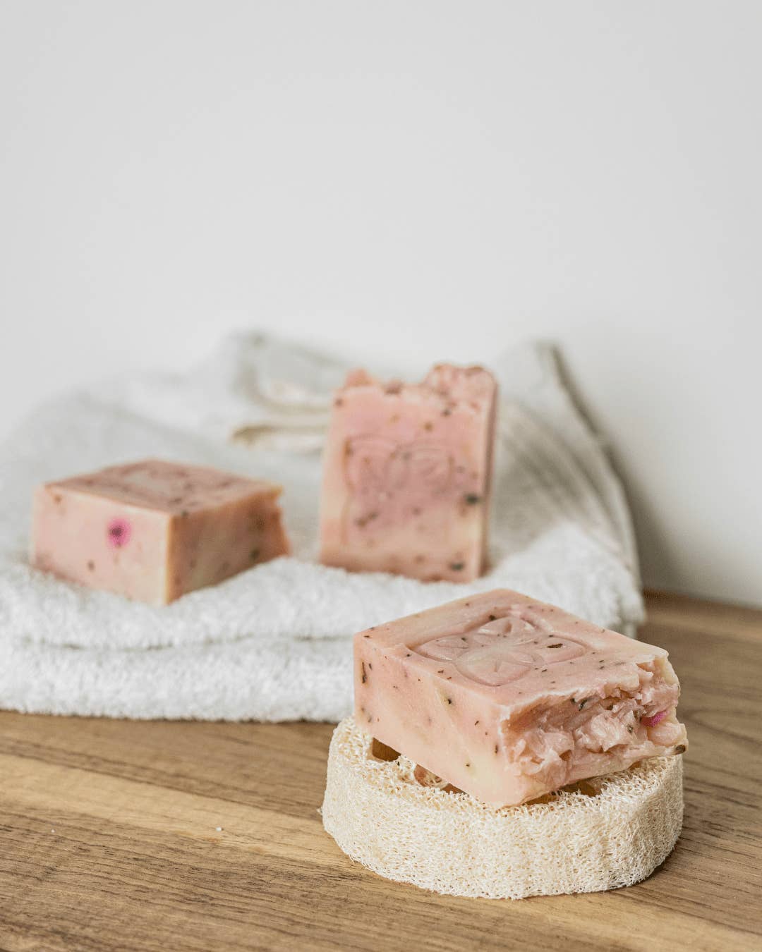 GAURA - Wholesale Bar Soap - Nourishing Solid Soap Rose Carpet