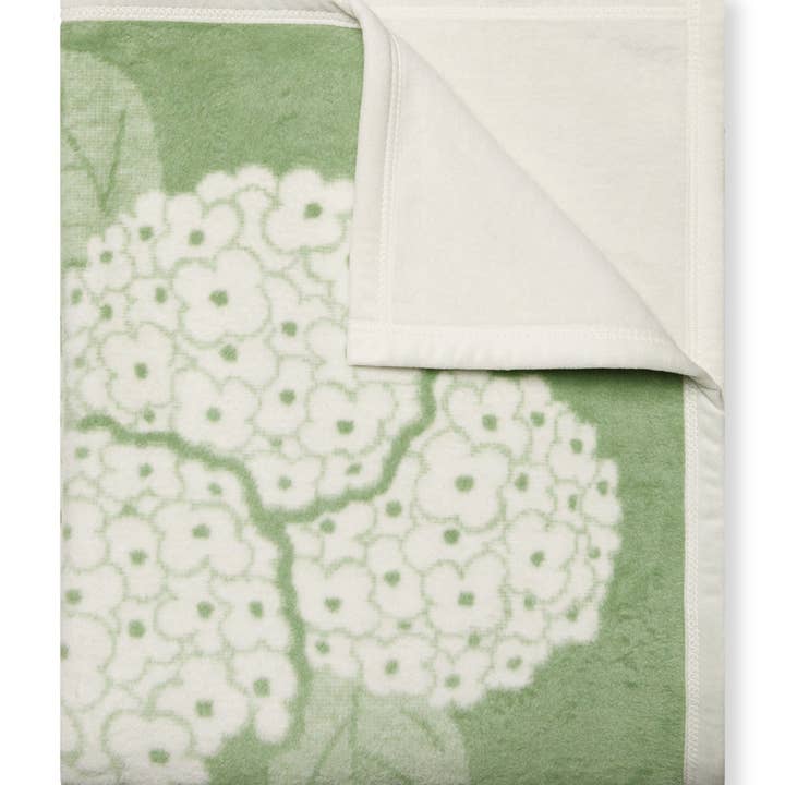 ChappyWrap – wholesale Throw blanket – Hydrangeas Sage Blanket