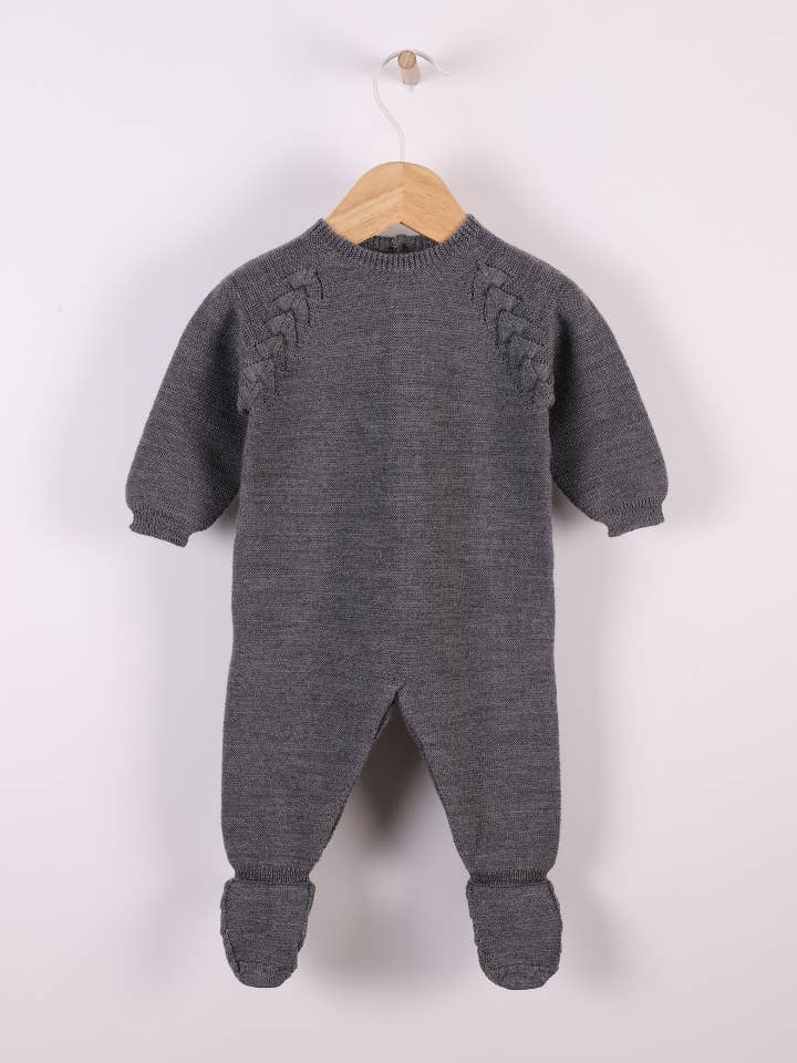 Babygrow stickad i merinoull | VINTERDAG för wholesale av Wedoble: sustainable children's fashion