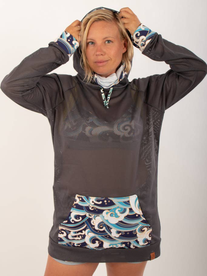 Sweat à capuche « Waves » Unisexe pour la vente par Alon Clothing