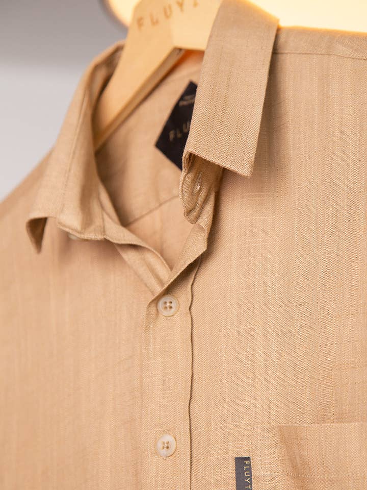 Chemise beige pour la vente par FLUYT