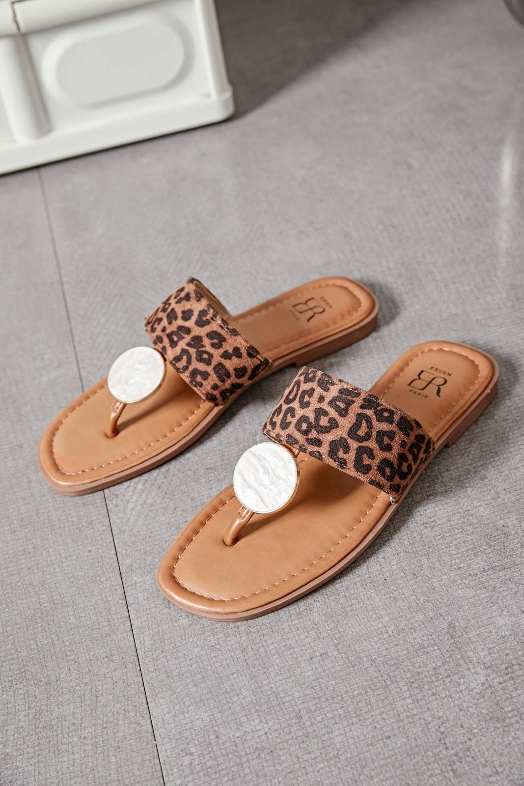 ERYNN - Wholesale Sandals - Women's - Flat sandals - Amelia11