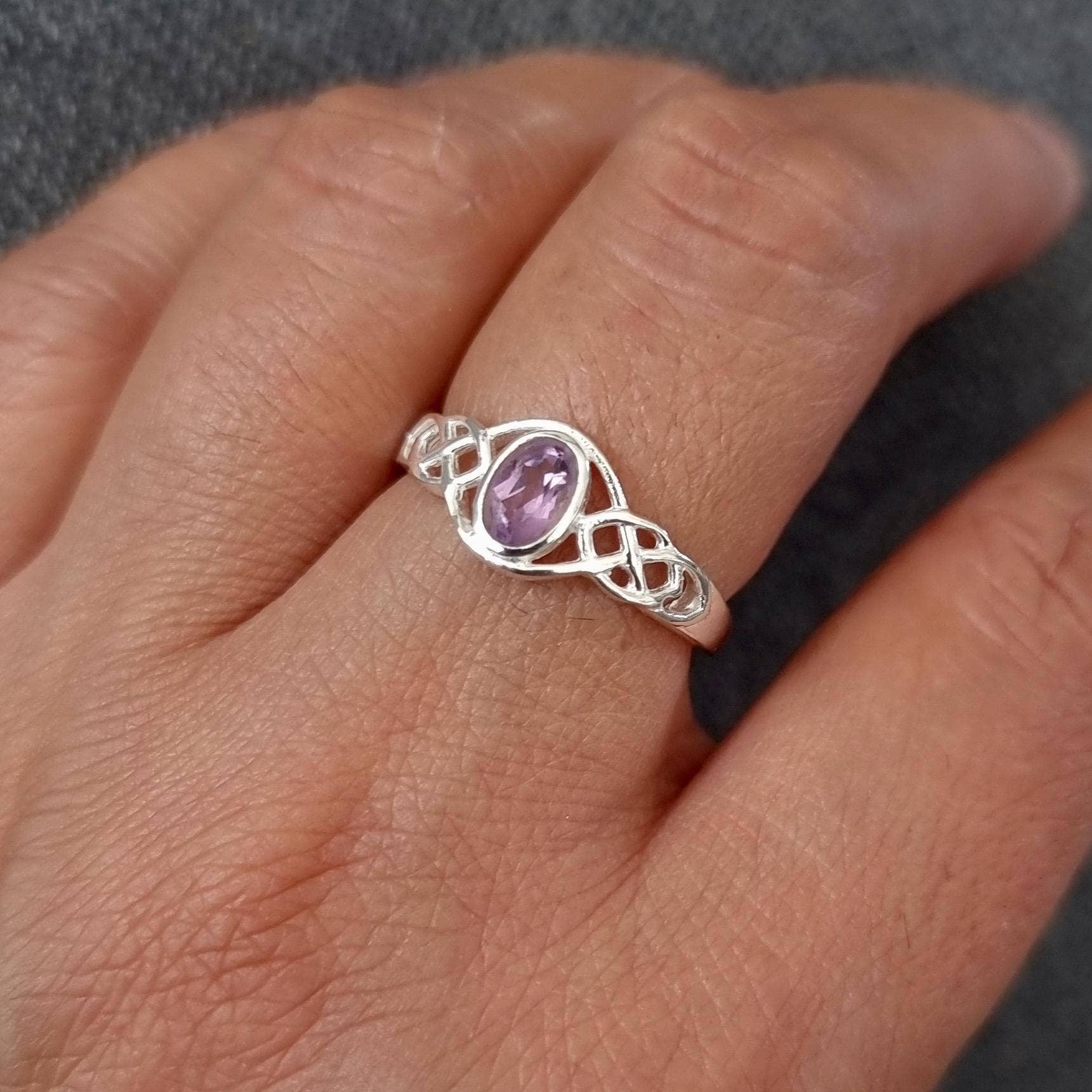 Mistry Gems - Wholesale Ring met een steen/solitaire ring - Keltische Knoop Facetgeslepen Amethist Ring | 925 Sterling Zilver5