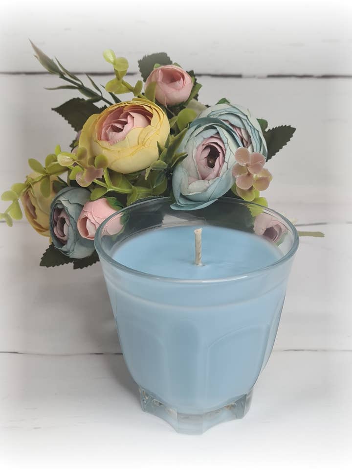 Clean Linen Scented Candle for wholesale by LES TRÉSORS DE LÉNAH