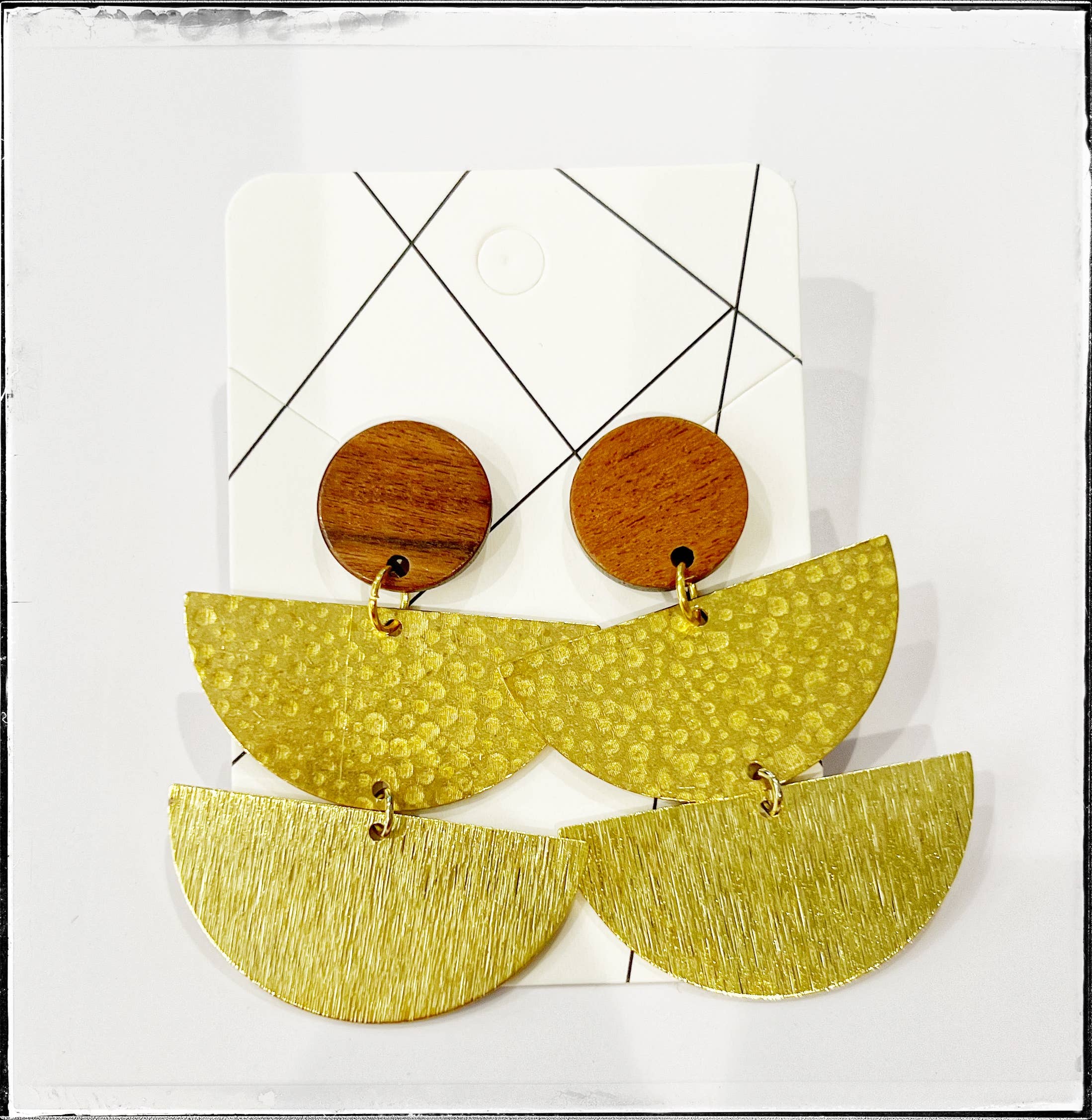 GentrybyJenna - Venta al por mayor Pendientes colgantes - Pendientes colgantes semicírculos de madera y latón con forma de aro dorado1