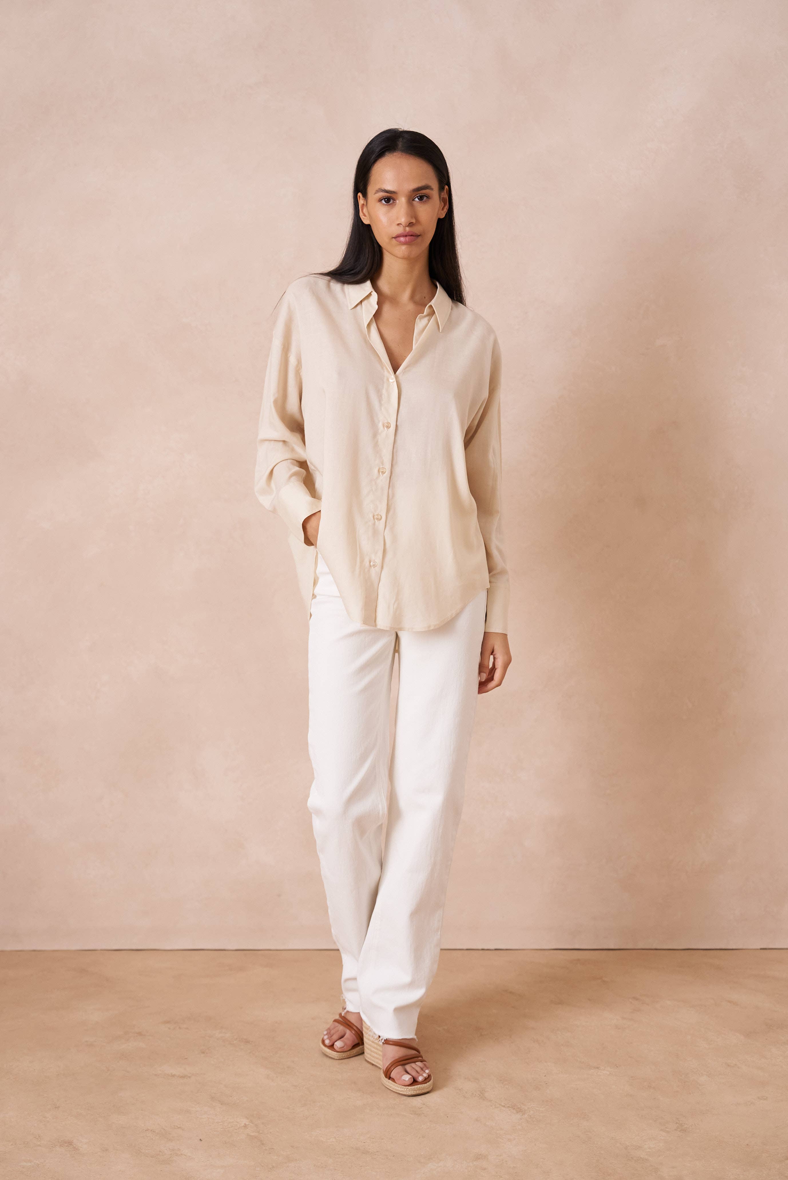 Attentif Paris - Vente Chemise à col boutonné – femme - Chemise unie avec col à revers avec du lin14