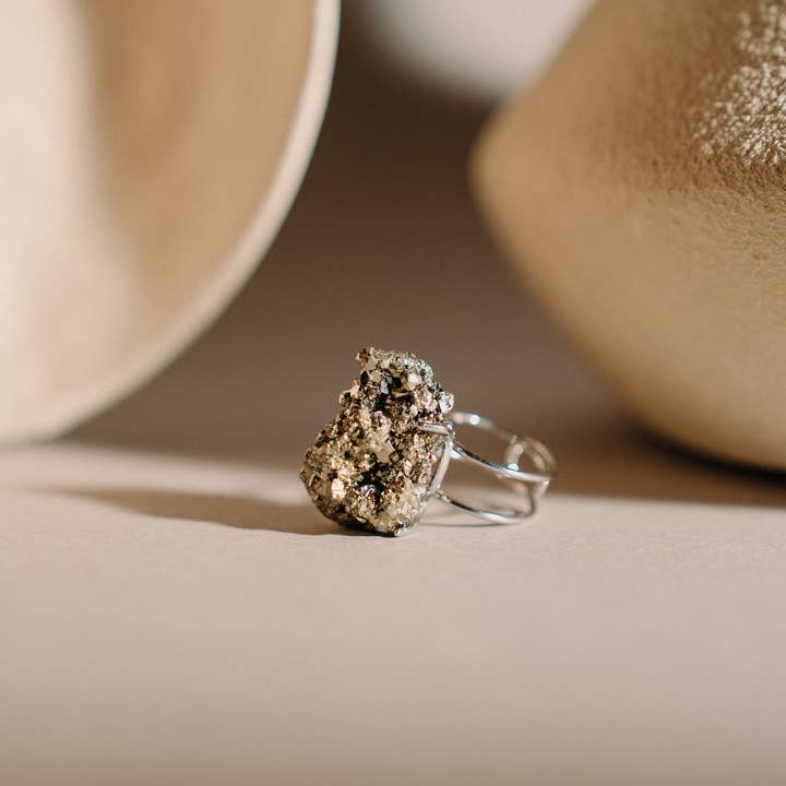 PHOEBE´S - Wholesale Cocktail/Statement Ring - Anillo de Pirita Natural en Plata y Oro3