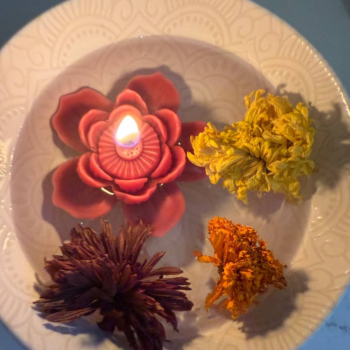 Namaste Home - Wholesale Novelty candle - Beeswax Lotus Floating Candle • Spa-Ready or Centerpiece1