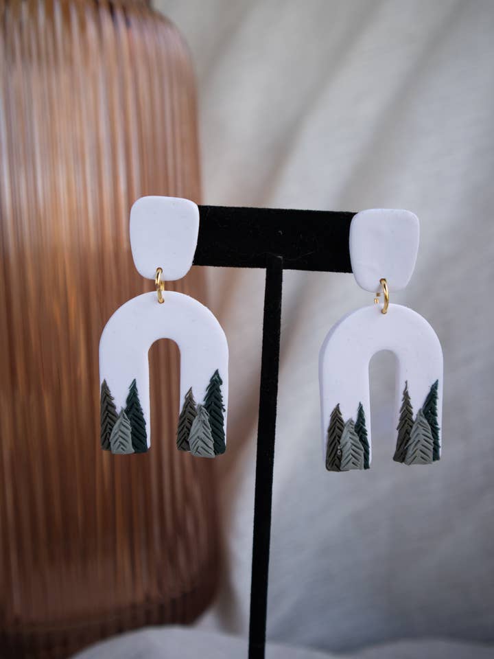 Winter Evergreen Trees for engroshandel hos Brush & Clay co.