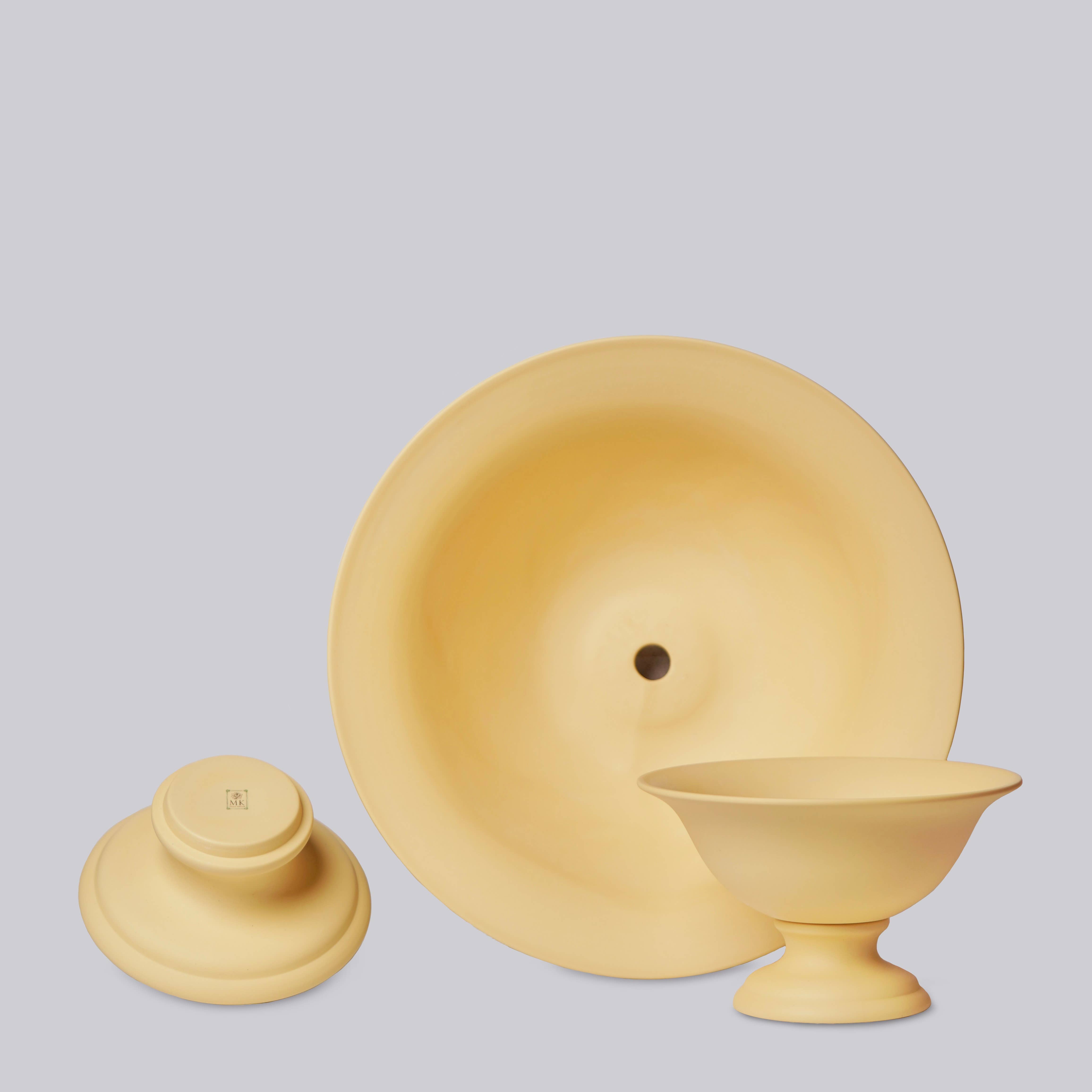 Middle Kingdom – wholesale Vase – Matte Porcelain Footed Vaso - Butter2