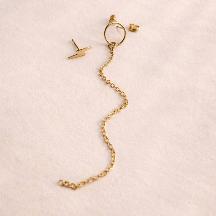 Amor a Primera Vista / Pendientes asimétricos en gold filled para venta al por mayor de MARLAH