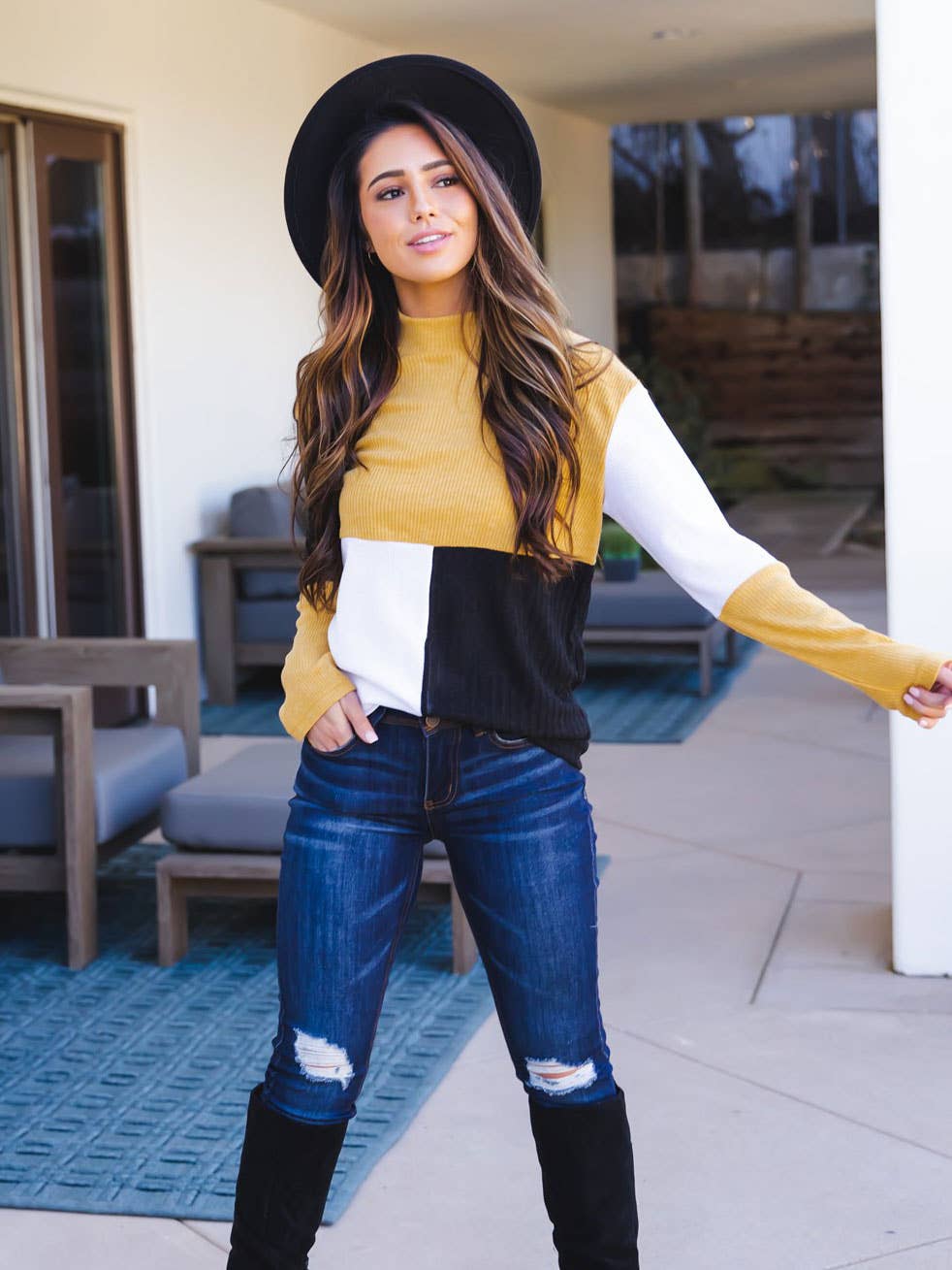 Tickled Teal – Top de malha - Mulher por atacado – Top Tricolor Mockneck Emrie7