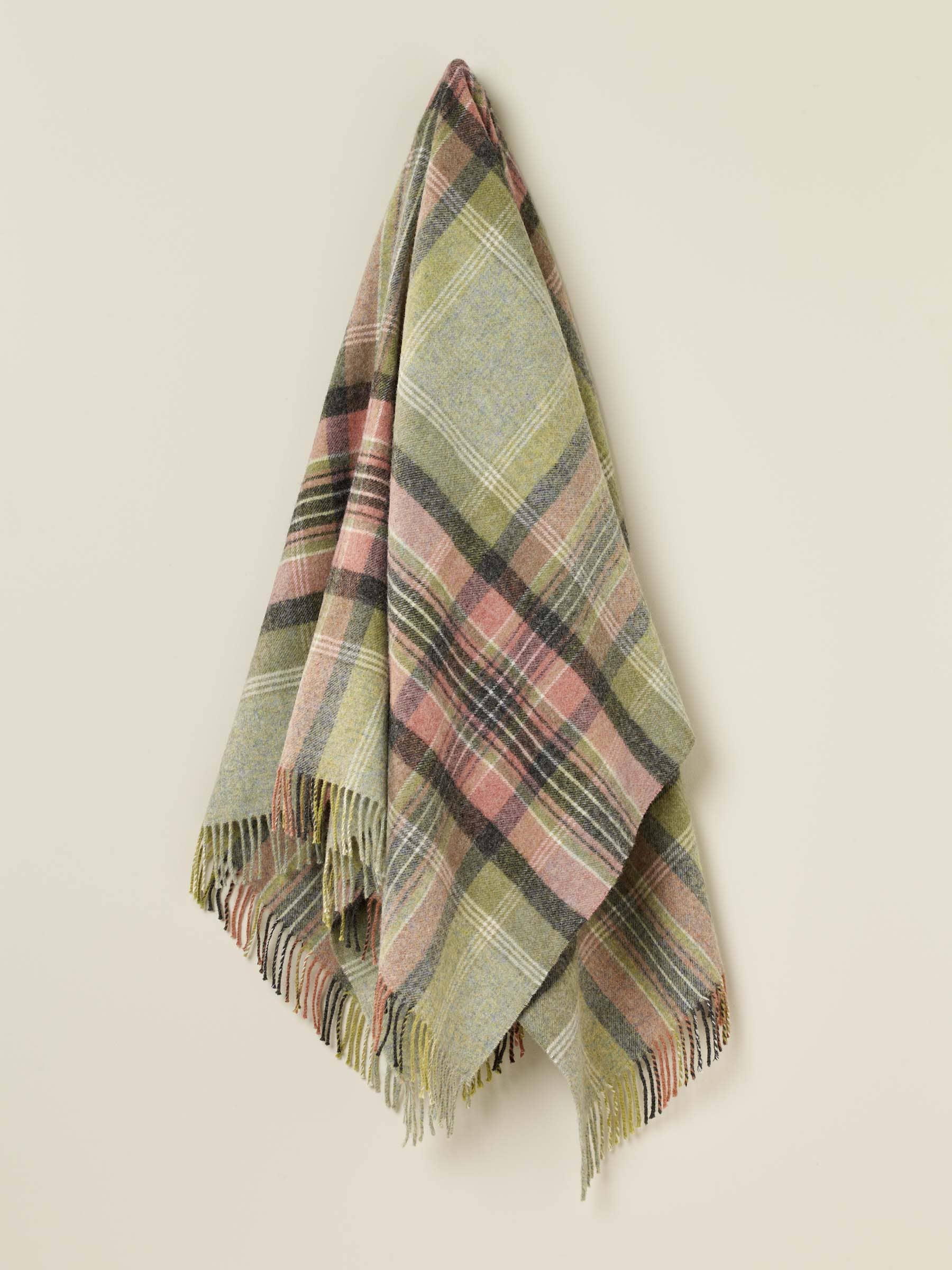 Bronte by Moon – wholesale Throw blanket – Kintyre Pure Wool Throw3