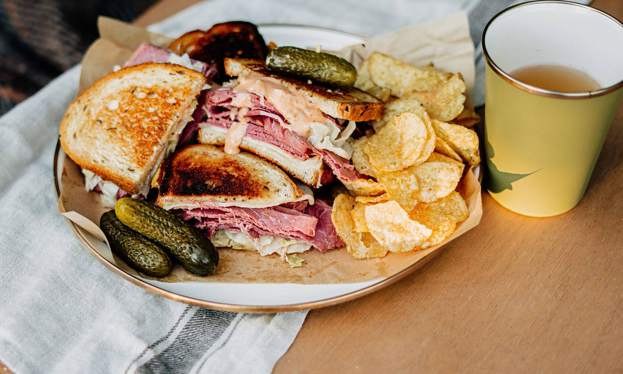 Barebones - Wholesale Drinking Glass/Cup - Enamel 2-Tone Tall Cup Set4