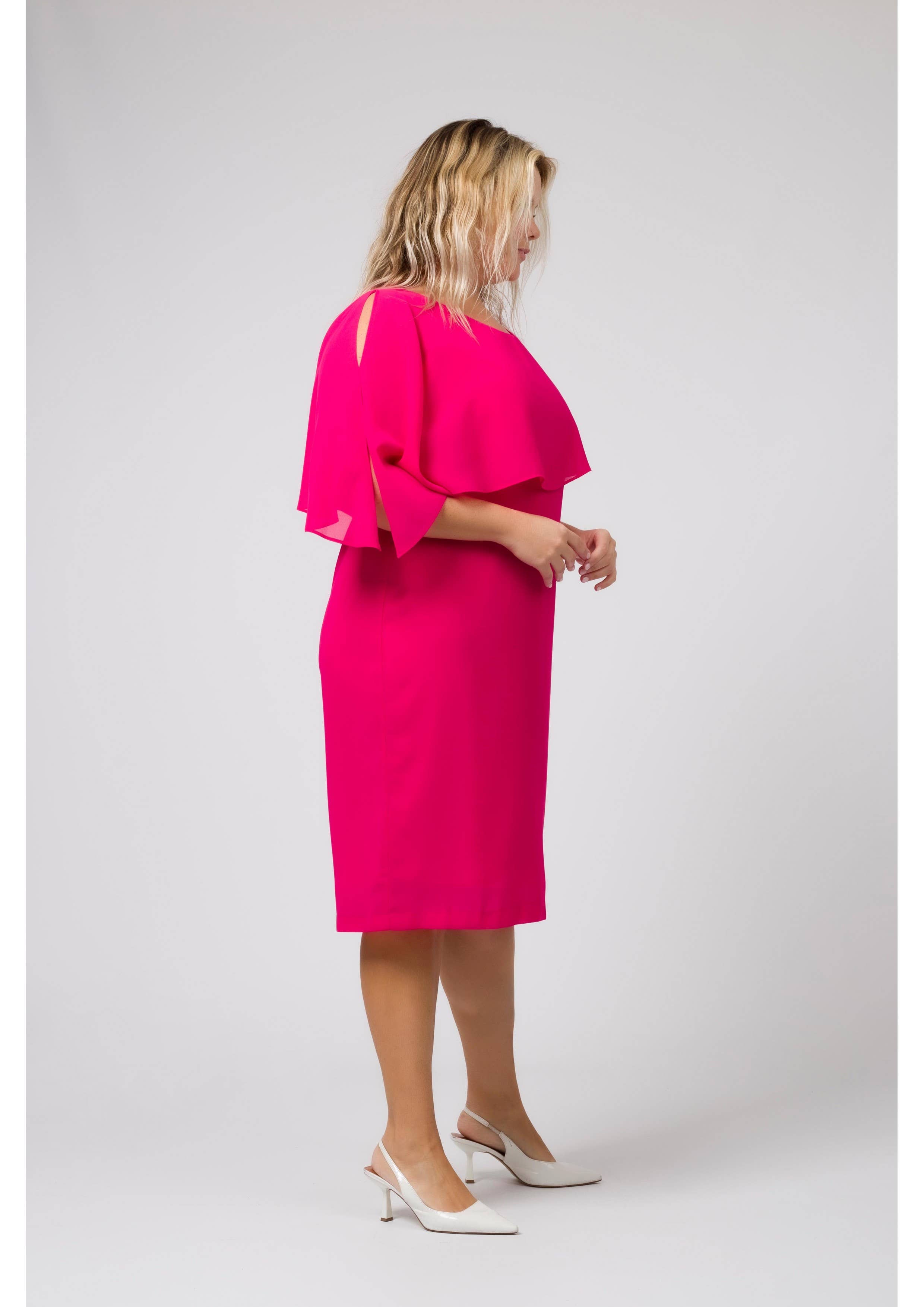 Teresa Cardoso Oliveira – Engroshandel Kjole - Dame – Enfarvet kjole med flæse ved hals og ærme, forårs- og sommersamling, plusstørrelse4