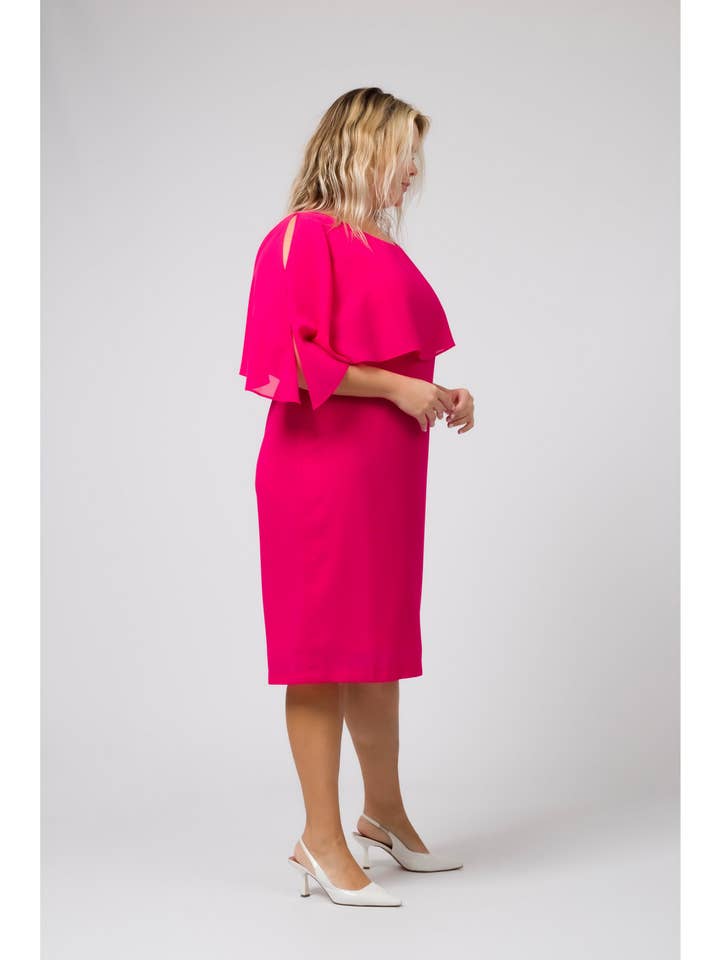 Teresa Cardoso Oliveira – Engroshandel Kjole - Dame – Enfarvet kjole med flæse ved hals og ærme, forårs- og sommersamling, plusstørrelse4