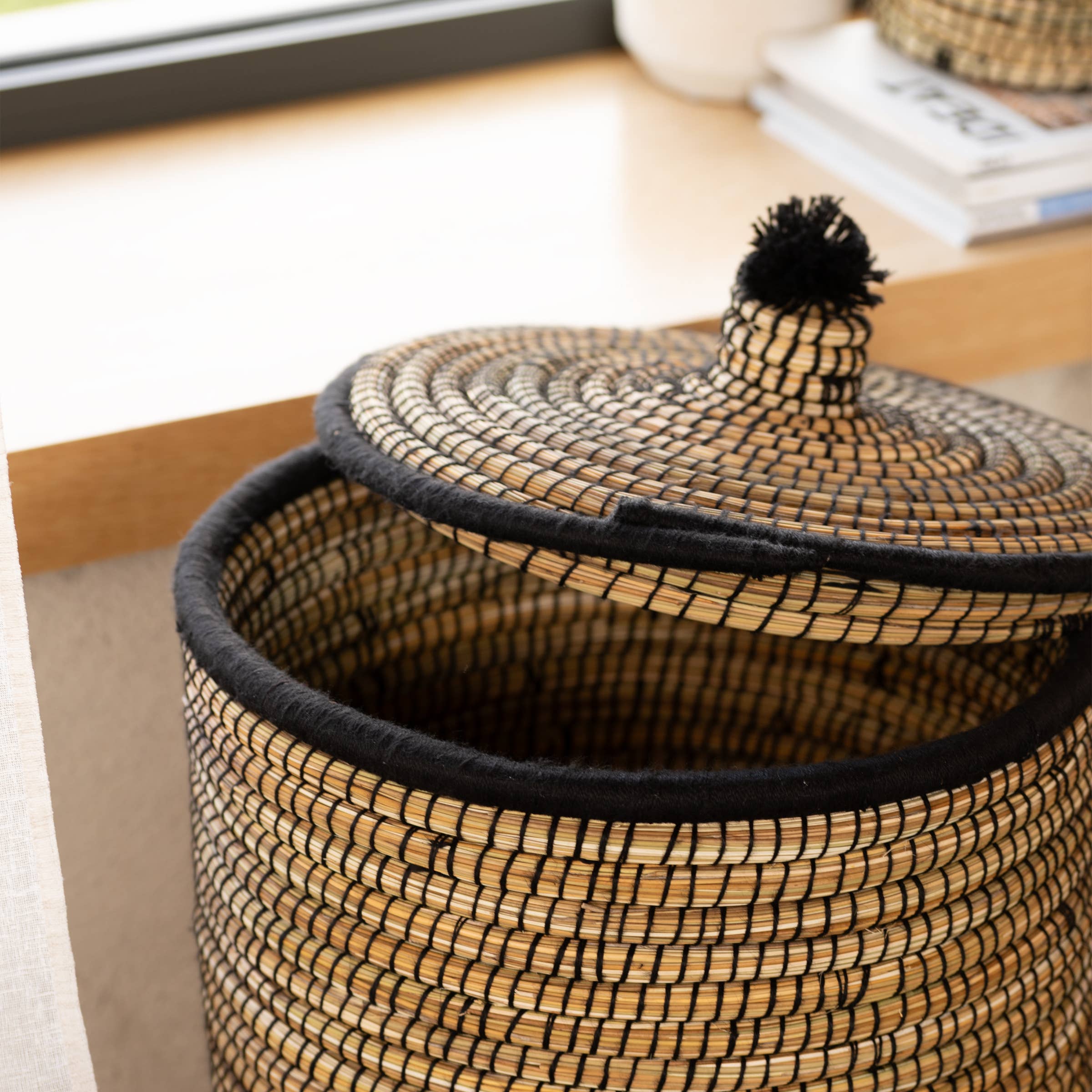 Collection Maroc - Wholesale Laundry Basket - Palm and black wool laundry basket 65 cm2