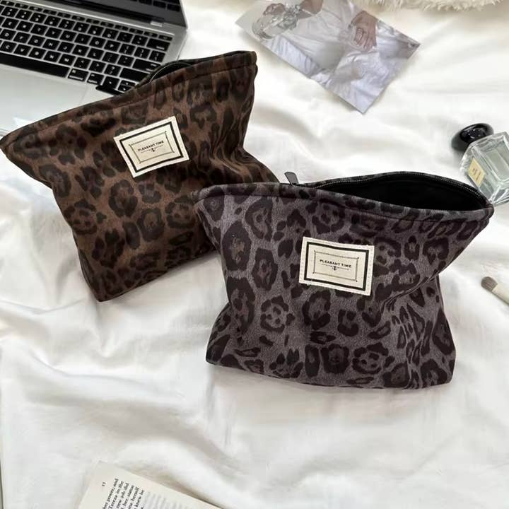 Mila Rose London – wholesale Make-up/cosmetic bag – Cosmetic Makeup Pouch Brown Leopard Print Christmas Gift5