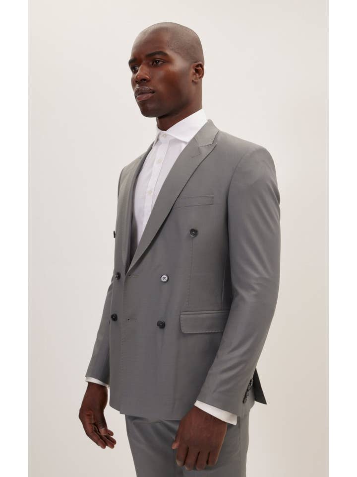 GRIS OSCURO Traje con doble botonadura de lana merino Super 120S para hombre, color gris oscuro de venta al por mayor en Faire6