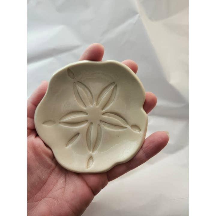 Teal Turtle Studio - Vendita all'ingrosso Portagioie - Piattini Portagioie in Ceramica Fatti a Mano a Forma di Dollaro di Sabbia3