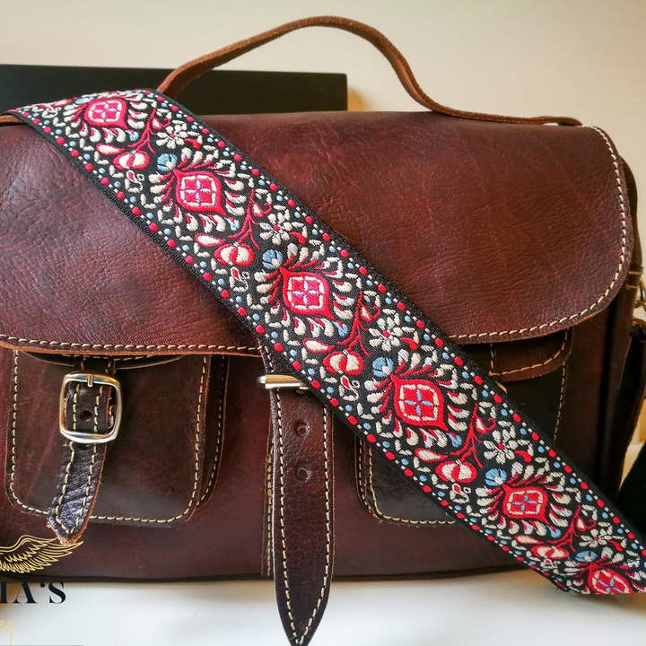 Maria's Valley – wholesale Väskremmar – Dam – Gitarrband till Freya väska röd, väska ingår ej
