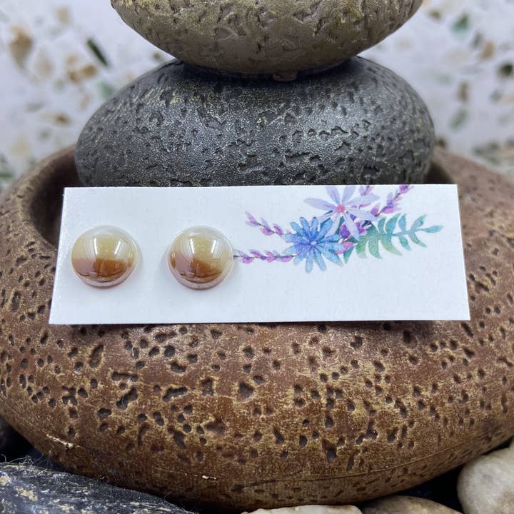 Clous d'oreilles en pour la vente par Only Once Originals