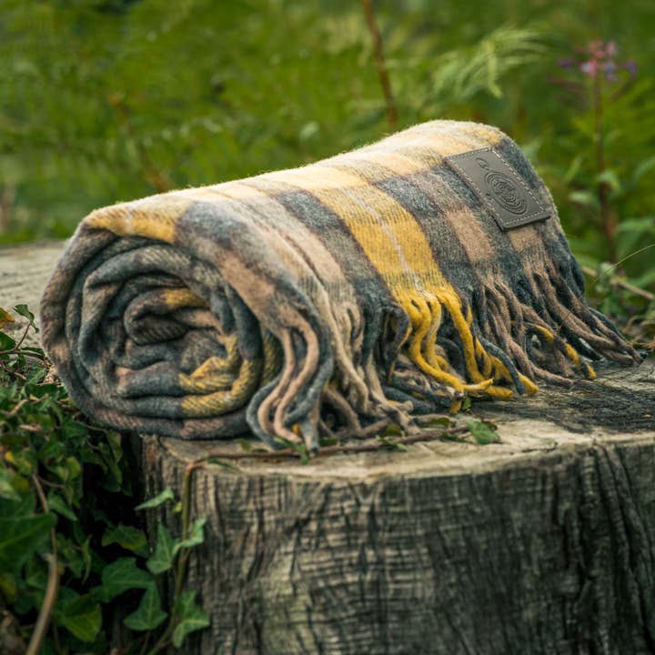 Journeyman Handcraft - Wholesale Throw Blanket - Wool Tartan Blanket4