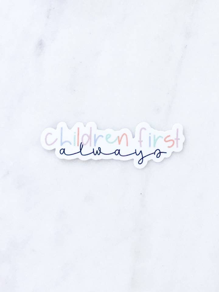 Pegatina Los niños primero, siempre para venta al por mayor de The Good Teacher Co