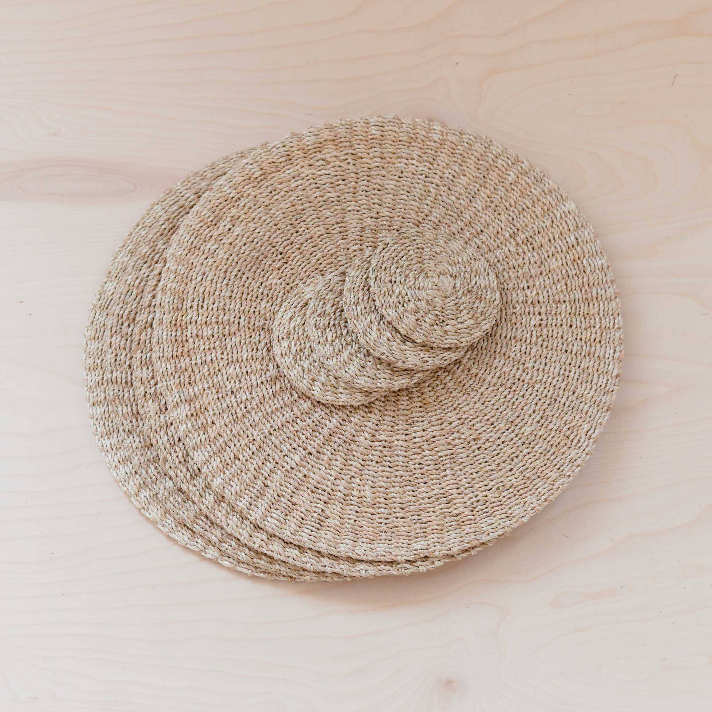 LIKHÂ – wholesale Placemat – Natural Placemats, set of 2 - Abaca Fiber | LIKHÂ2
