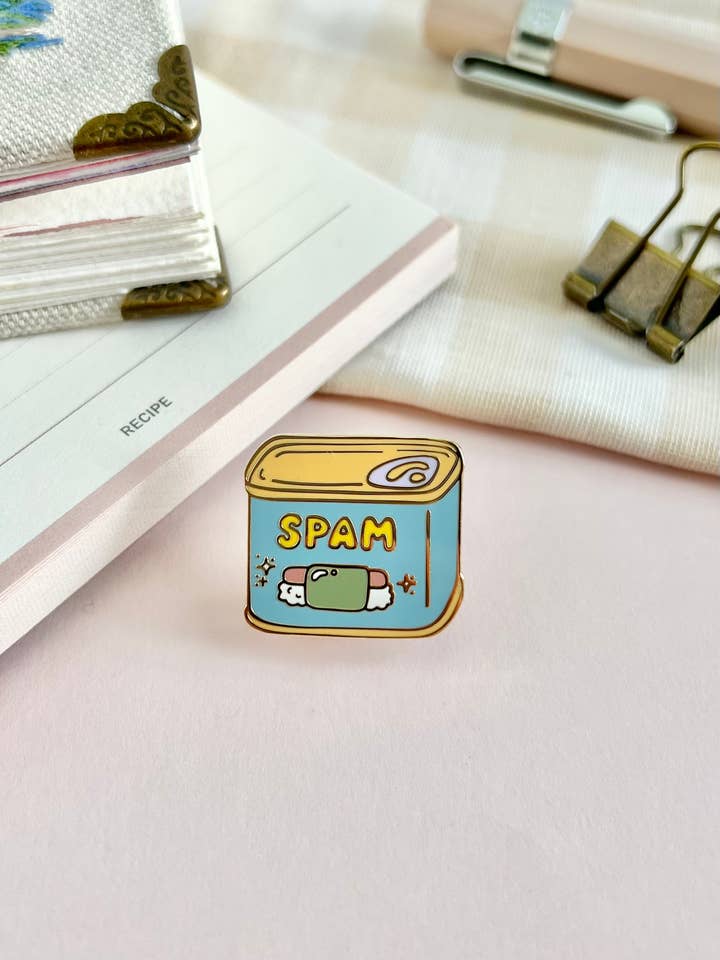 Épinglette en émail Spam pour la vente par Marlene Vega Studio