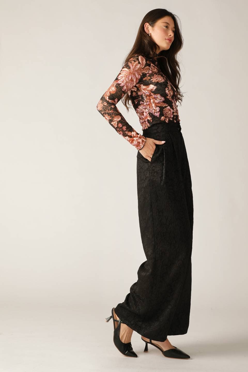 TAUPE NOIR Un haut en dentelle stretch imprimée - IT13278 en vente sur Faire5